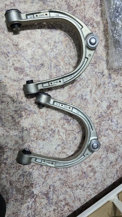 Рычаги верхние оригинал на bmw G11,bmw G12,bmw 740,bmw 750