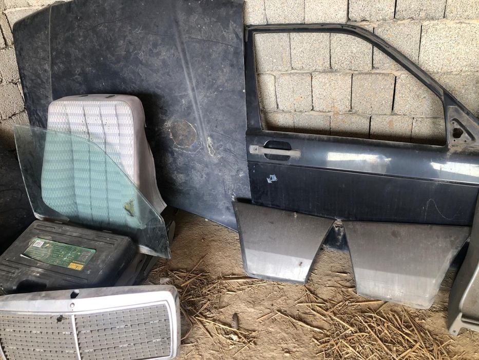 Запчасти на мерседес 190 б/у