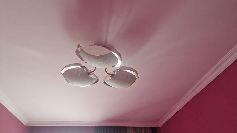 Продам люстры разные