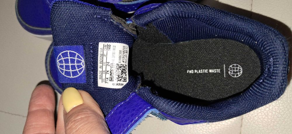 Детски кожени маратонки Адидас номер 24