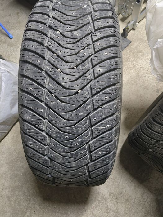 Зимние шины хорошем состоянии