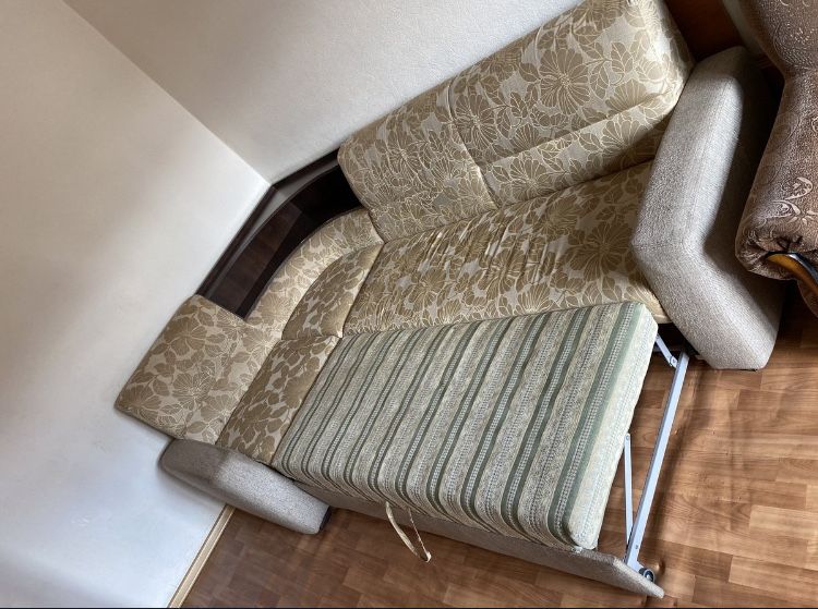 Продам диван угловой