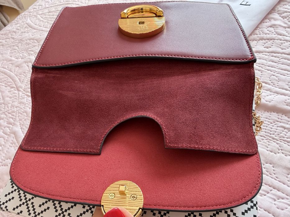 Нова дамска чанта Furla цвят бордо