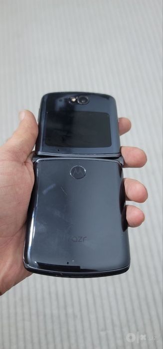 Motorola razr 5g 2020 god