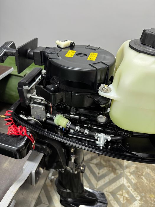 Надувная лодка с мотором 5 лс