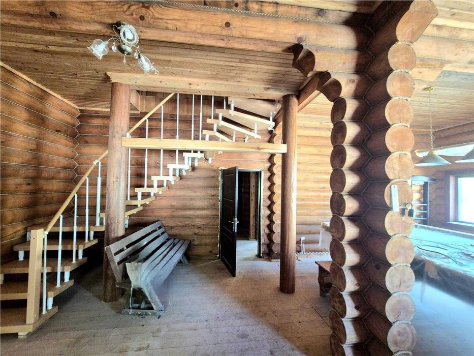 Продам дом из сруба на 2 хозяина, 2 этажа.