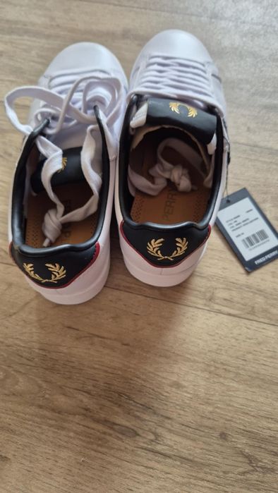 Продавам 2бр чисто нови кецове Fred Perry