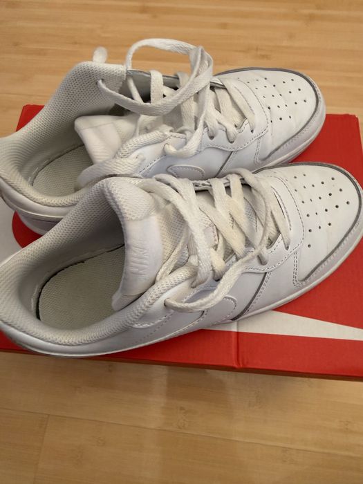 Adidași Nike albi copii – mărimea 37.5 (US 5Y) – stare foarte bună