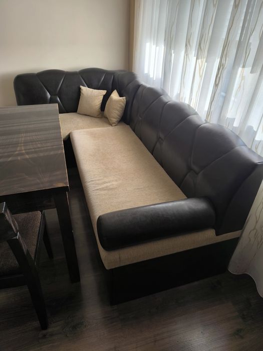 Ъглов диван и маса с три стола