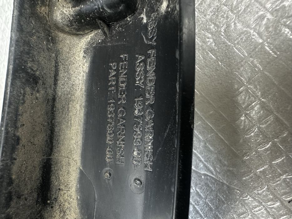 Bandouri aripi față stânga dreapta față tesla Y.