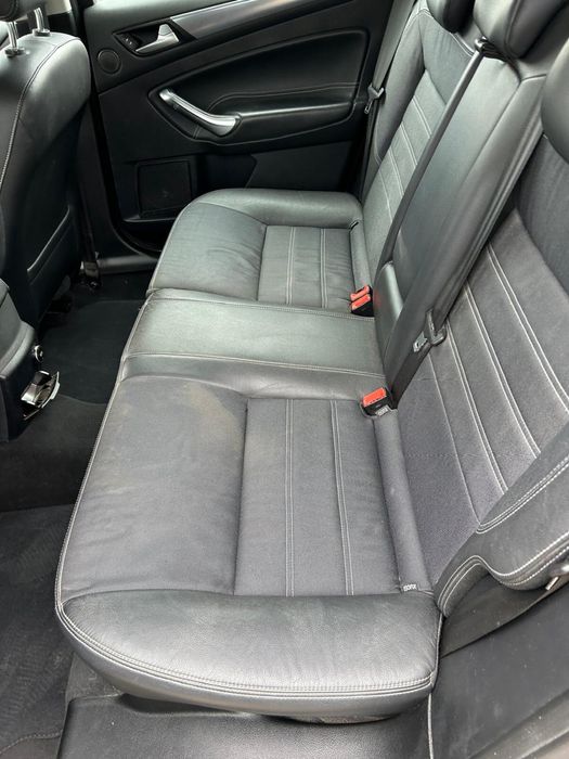 Grilă centrală bară față Ford Mondeo Mk4 facelift 2012