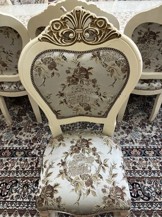 Продам стол стульями