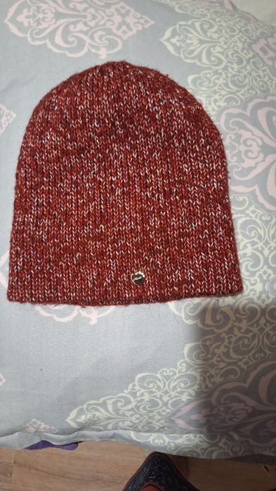 Шапки отдам за вкусняшку.