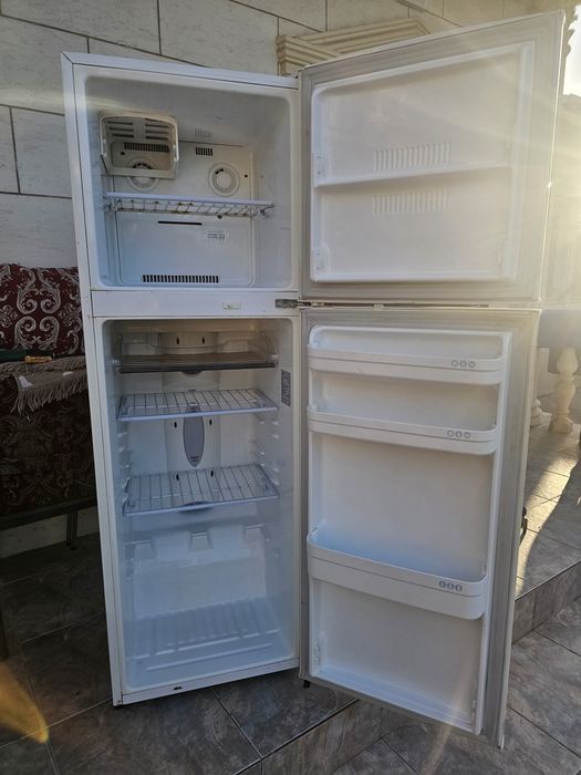 Холодильник LG бу.