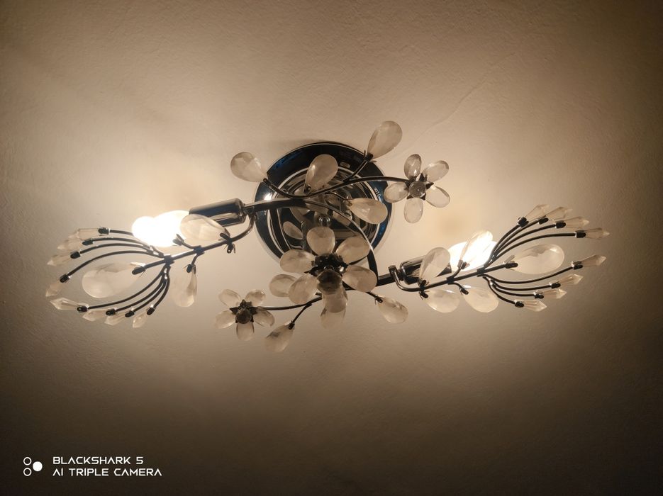 Продам люстру в спальню или на кухню подойдёт