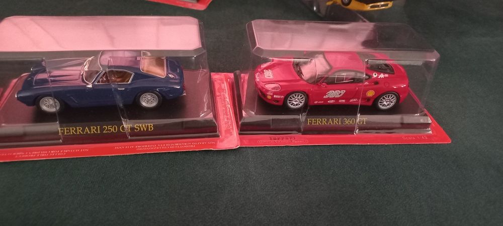 Ferrari  scara 1:43