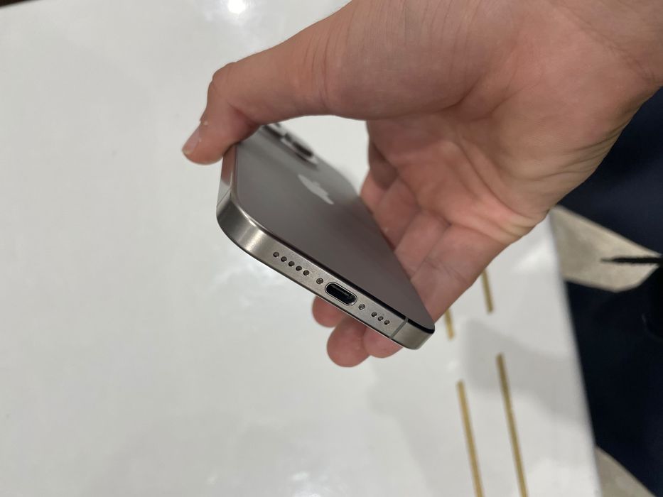 продаю Iphone 15 pro