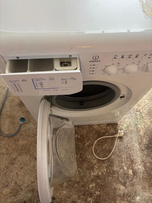 Masina spalat rufe Indesit