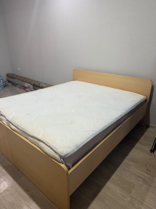 Срочно продам кровать, комод б/у