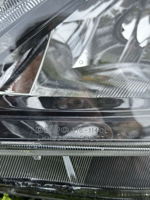 Продам фары Mazda (мазда)