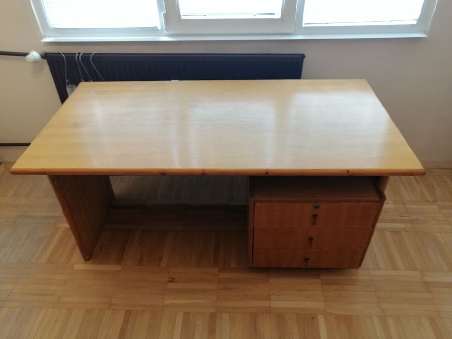 Спешно! Директорско дървено бюро и контейнер