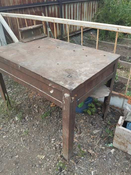 Продам верстак с наковальней