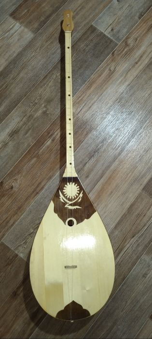 Продам домбру с чехлом