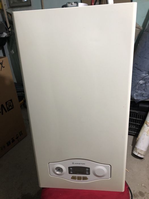 Vând centrală Ariston  in stare de functionare  pret 550 lei