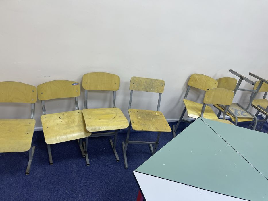 Парта и стулья учебные