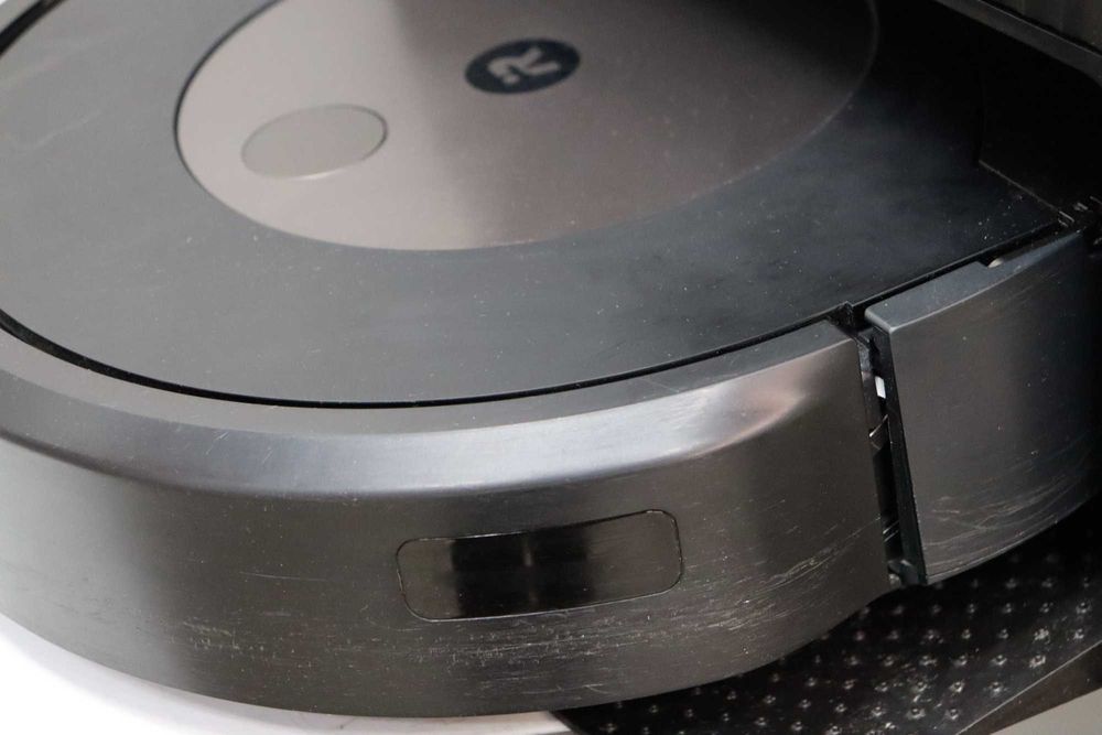 iRobot Roomba Combo j9+ Самоизпразваща се прахосмукачка робот (C9758)