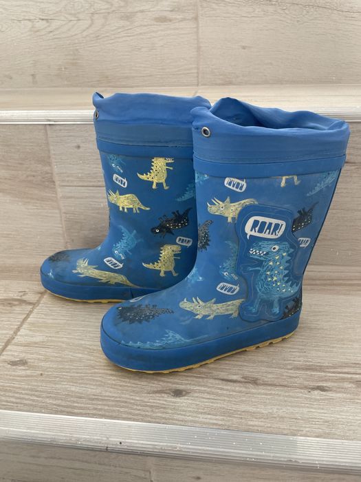 Vând cizme ploaie , măsura 29, interior cu material .