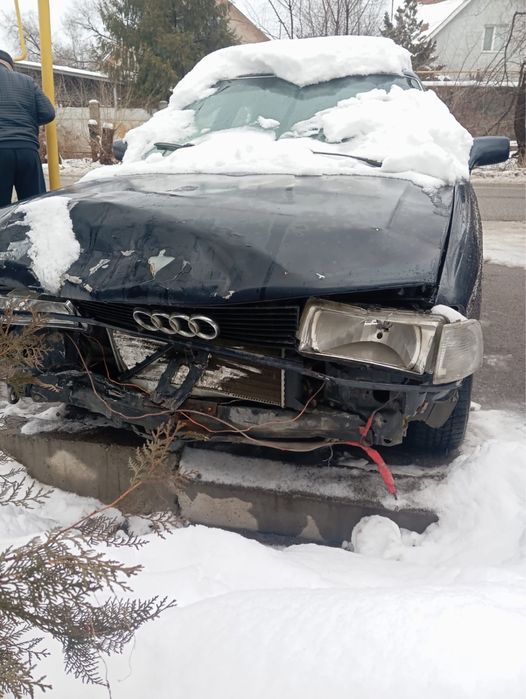 Ауди 80. 1.8 моно