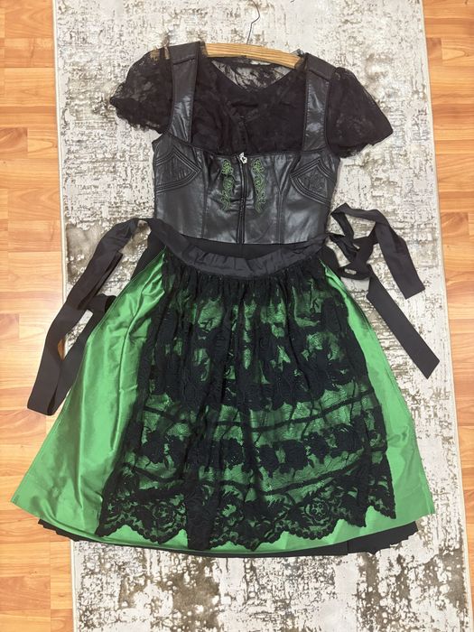 Rochie Dirndl originală Sportalm Kitzbühel, model Dirndl / Trachten, deosebită și elegantă.