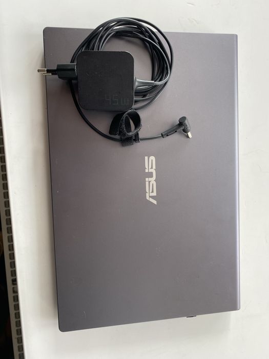 Leptop Asus intel i7 generatia 11 // schimb cu placa video