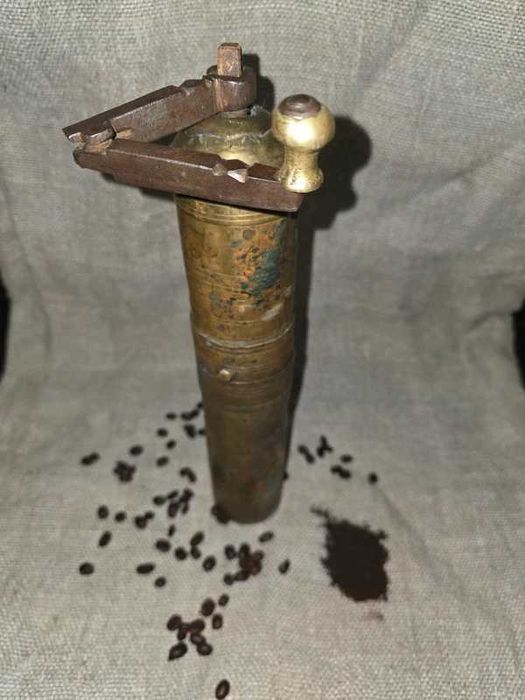 Rasnita turceasca de cafea din alama / bronz