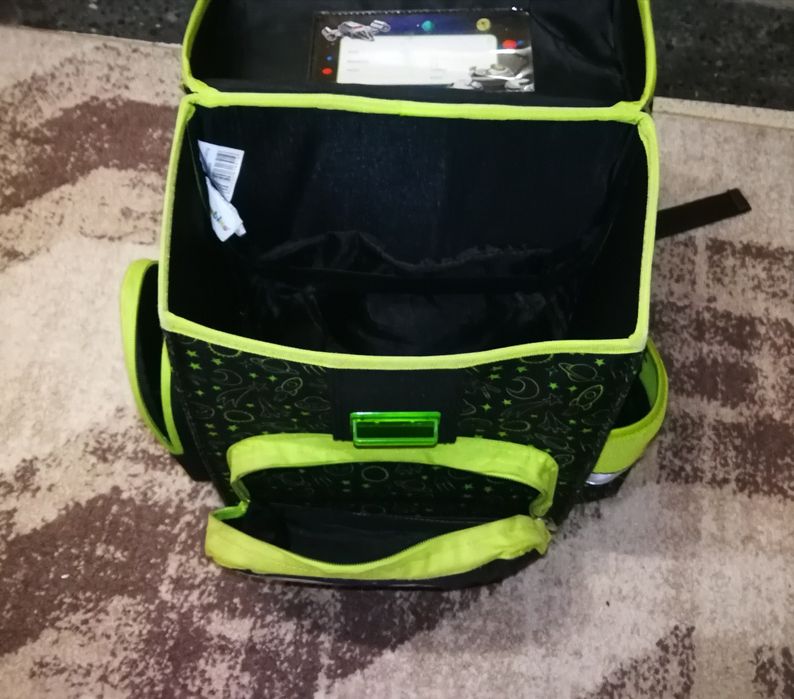 Продавам ученическа раница