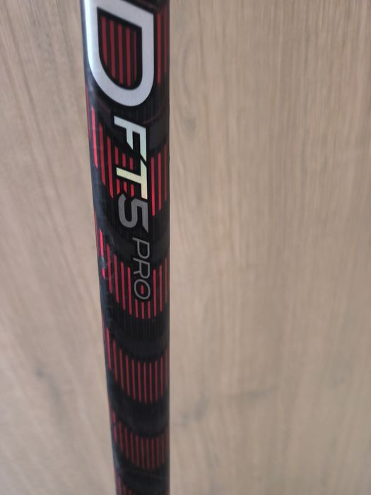 Продам хоккейную клюшку