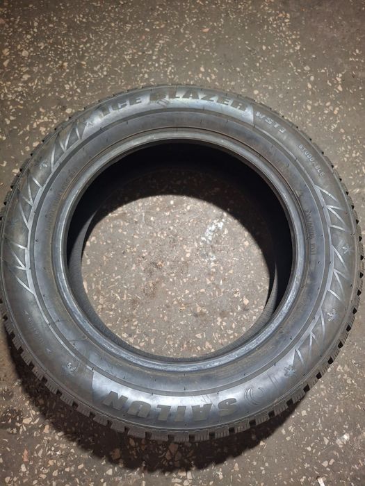 Продам зимние шины 235/60R18