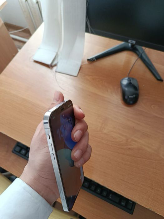 Продам айфон 12 про