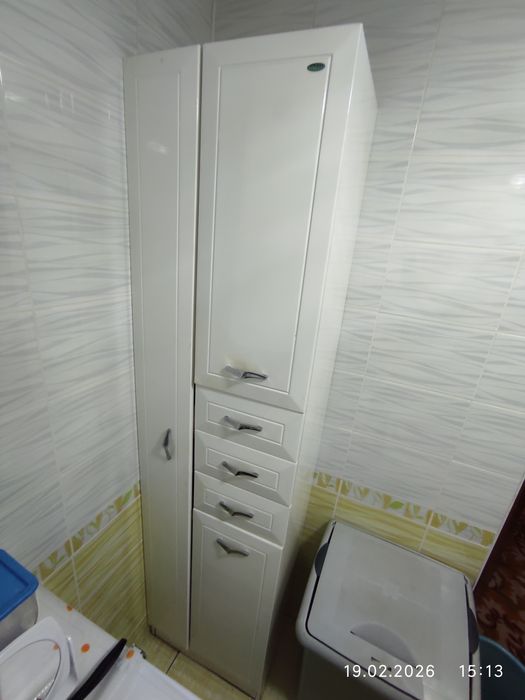 Шкаф пенал для ванной комнаты