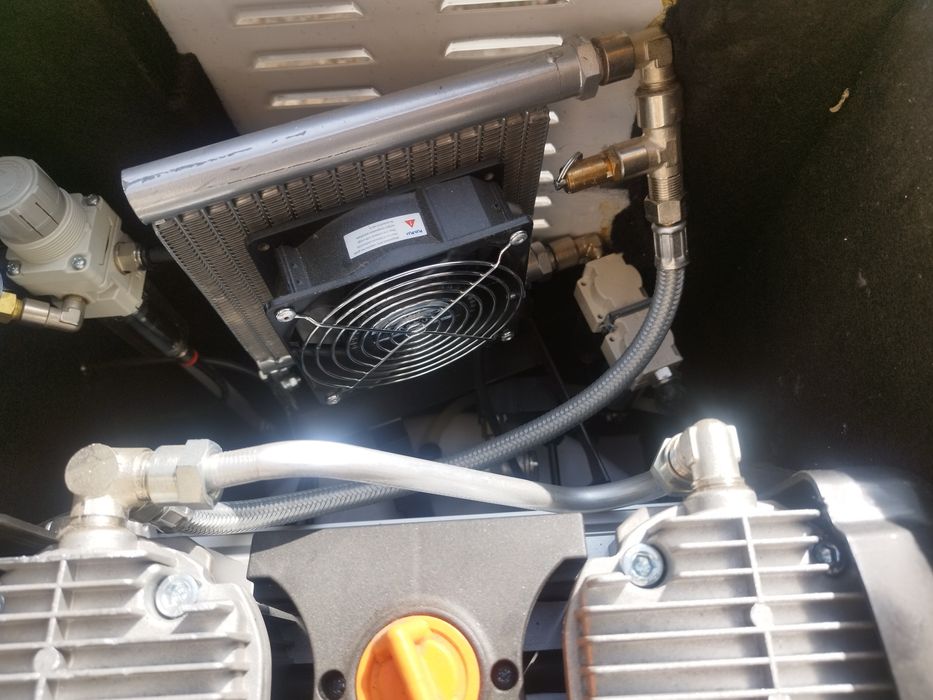 Безмаслен зъболекарски компресор