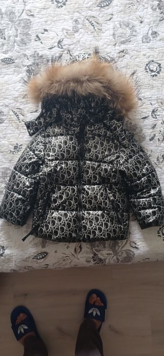 Продам детскую зимнею куртку