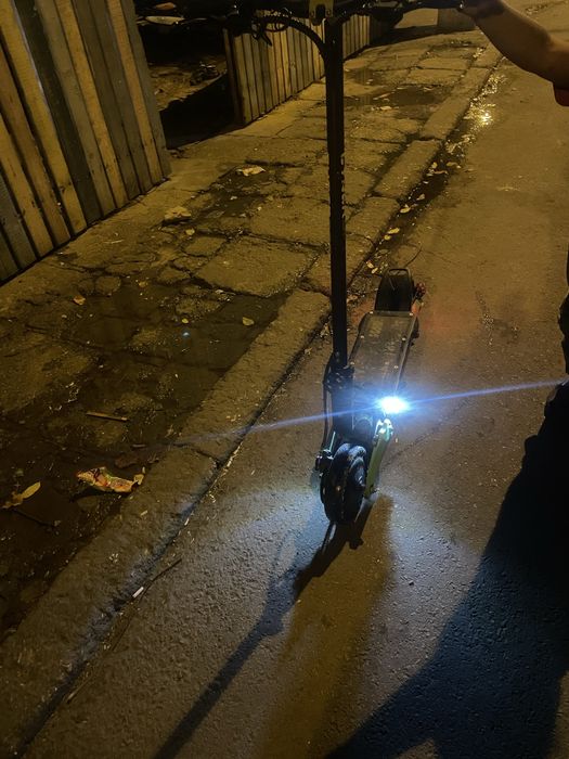 Vand sau schimb    Cu un telefon si diferenta