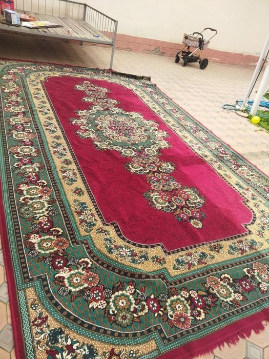 Ковёр в хорошем состоянии