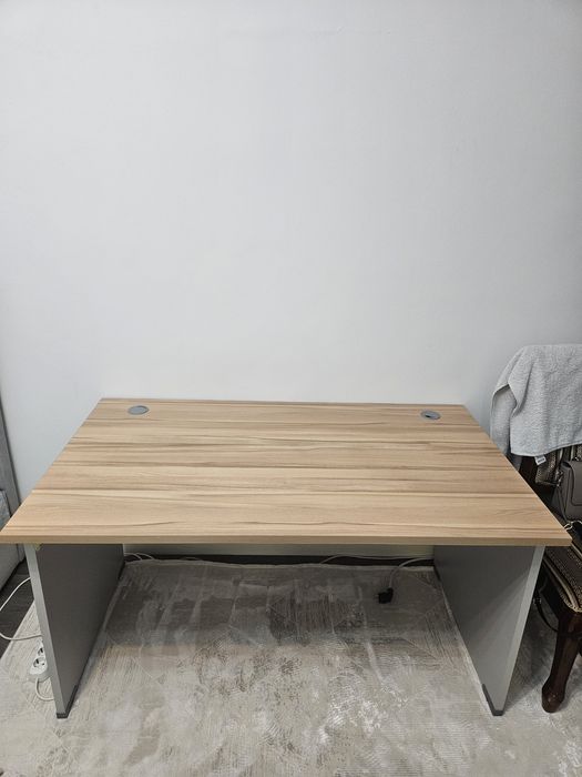 Письменный стол в комнату