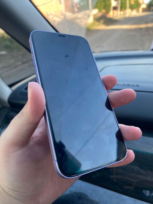 Продам Iphone 12