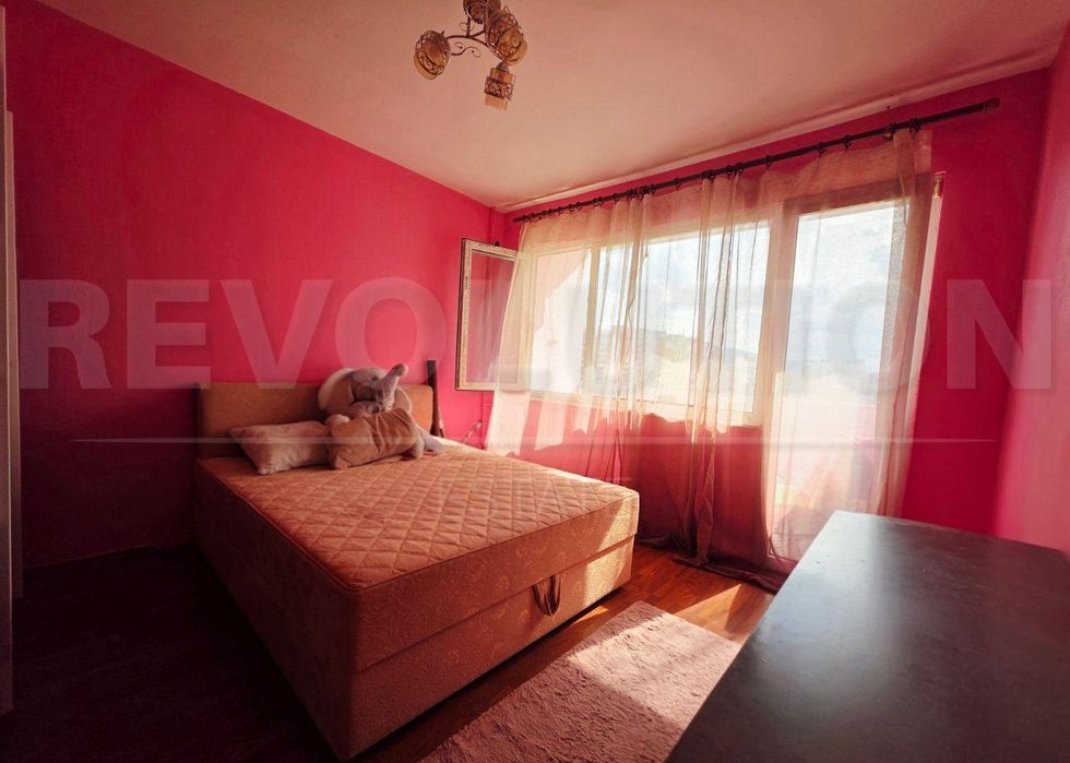 Продава се Тристаен апартамент в София, Люлин 10 - 79 кв.м за 2089 €/кв.м - Снимка #1