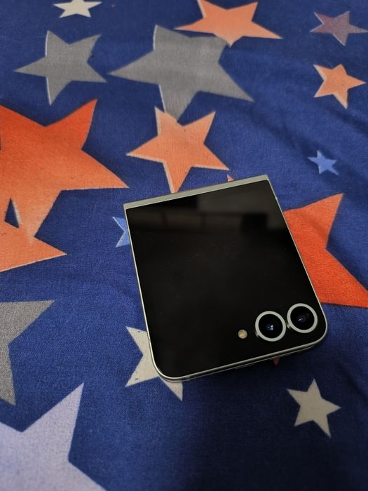 Samsung Galaxy Z Flip6.