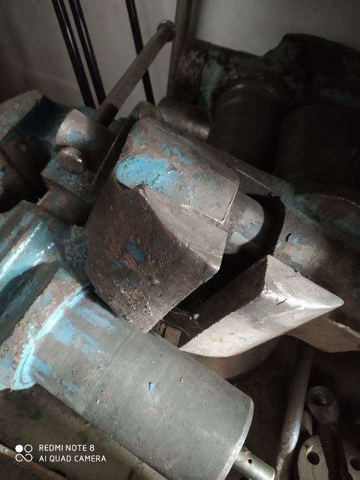 тисы слесарные (тиски)