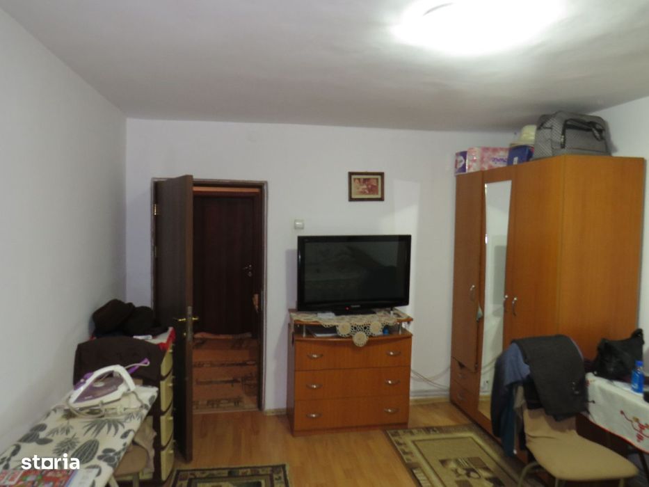Casă cu 4 camere, garaj și curte, Târgu Jiu zona Coloana